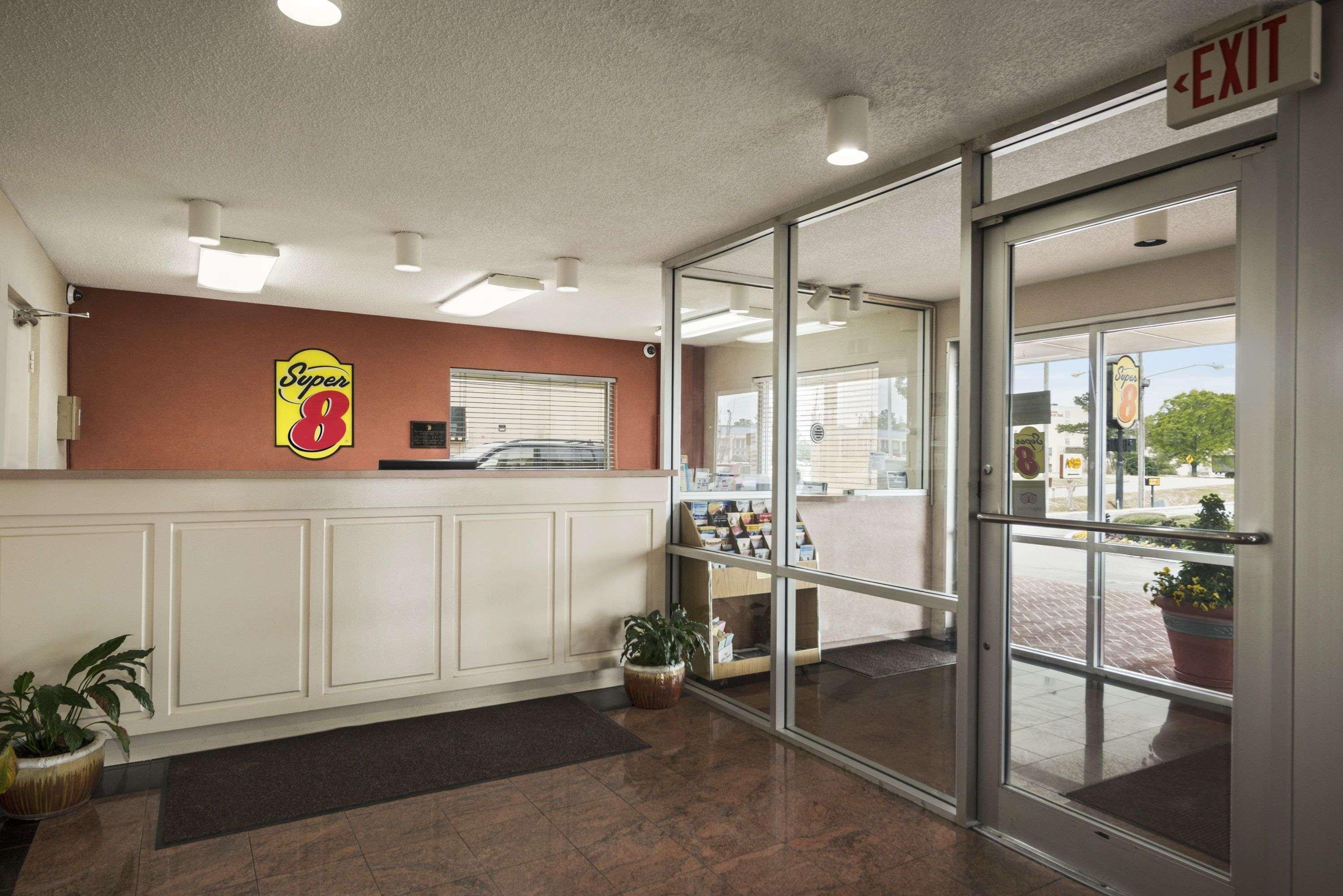 Super 8 By Wyndham Meridian Exterior foto