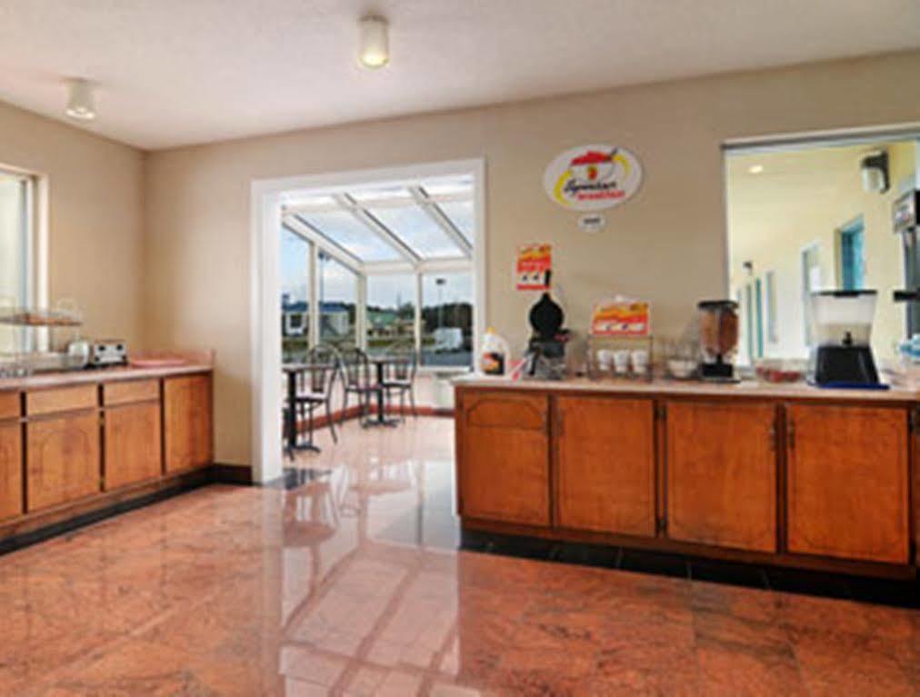 Super 8 By Wyndham Meridian Exterior foto